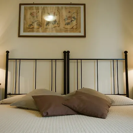 فندق مبيت وإفطار Gli Archi سيينا
